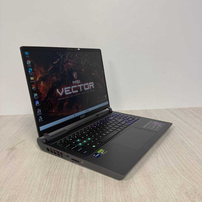 MSI Vector GP68 HX 12VH 144Hz i9-12900HX 16GB 1TB RTX 4080