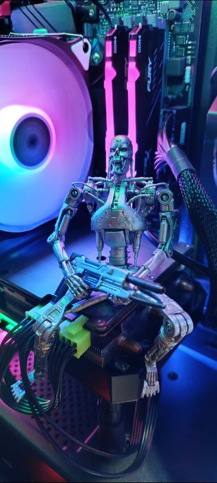 Колекційна фігурка Т-800.