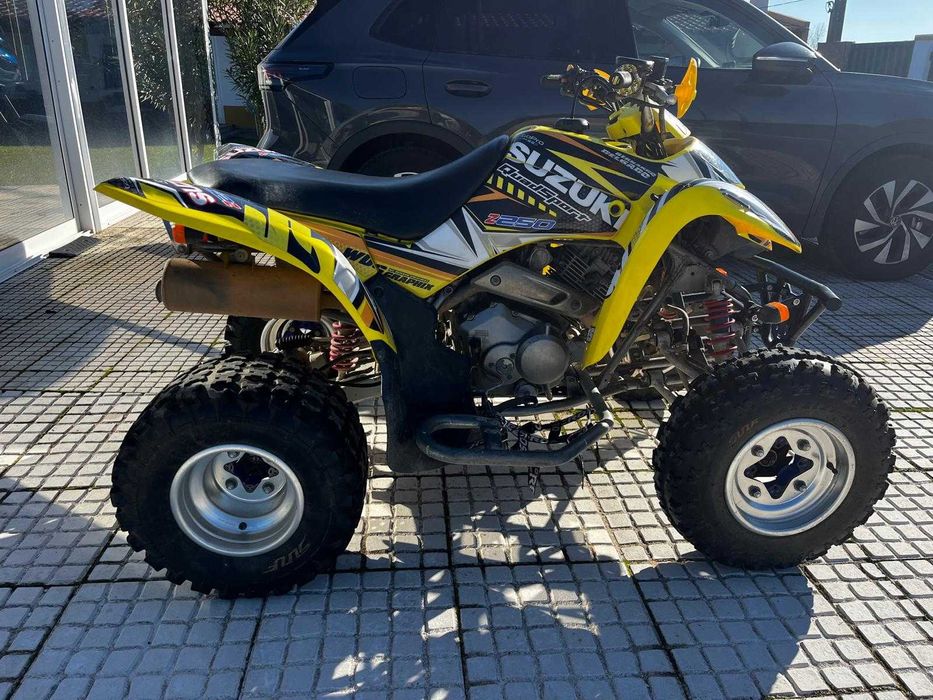 Moto 4 Suzuki LTZ 250