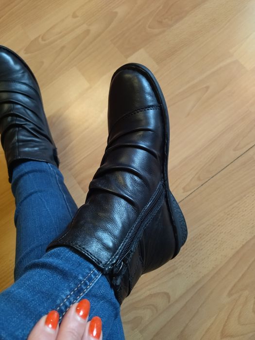 Утеплені шкіряні чобітки,чоботи,напівчоботи,черевики,37,36рр