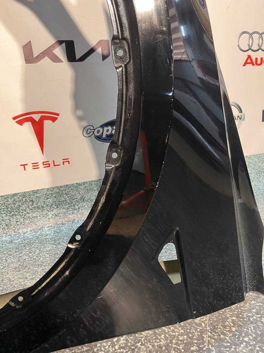 Крило ліве переднє Tesla model y pbsb