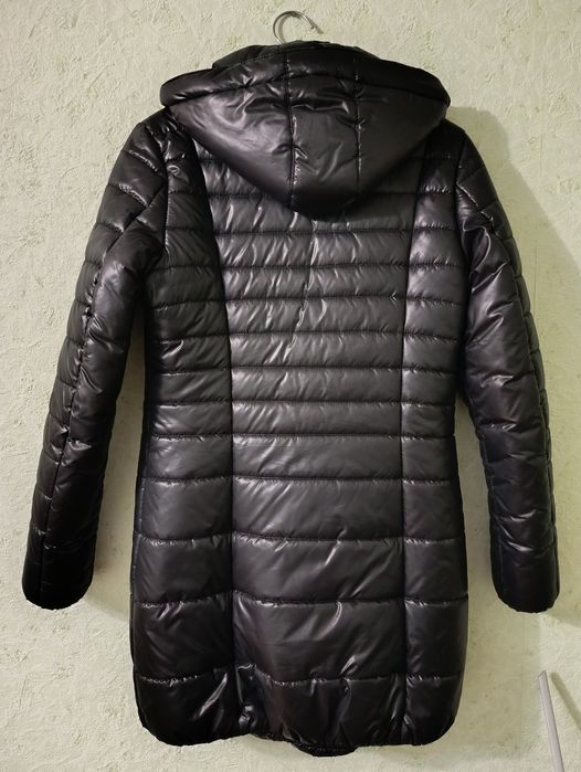 Продам 2  жіночі куртки(зима)