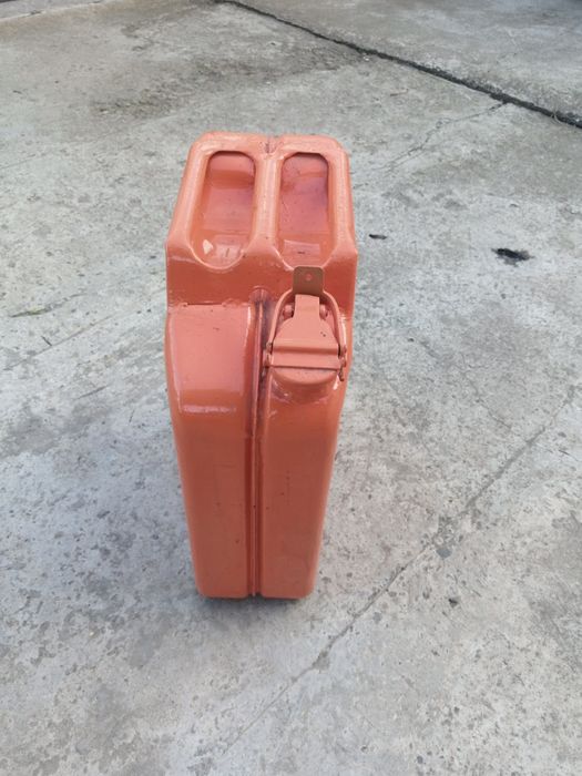 Продам металеву каністру