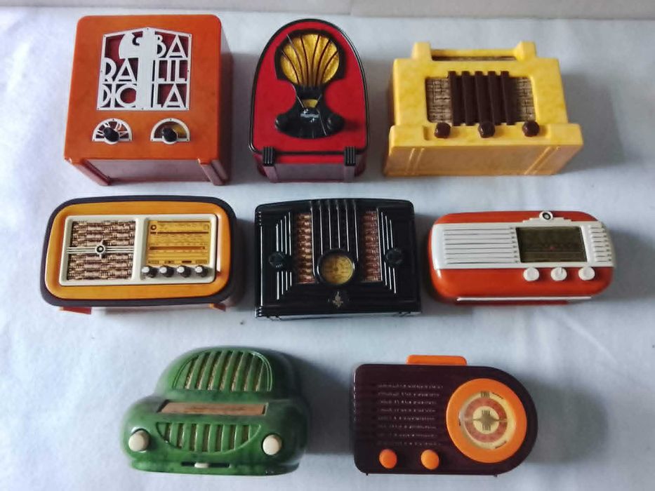 Rádios Miniaturas de Vários Modelos Novos.