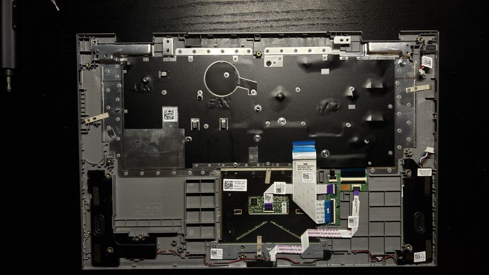 Dell Inspiron 15 5578 | Klawiatura, touchpad, obudowa dół