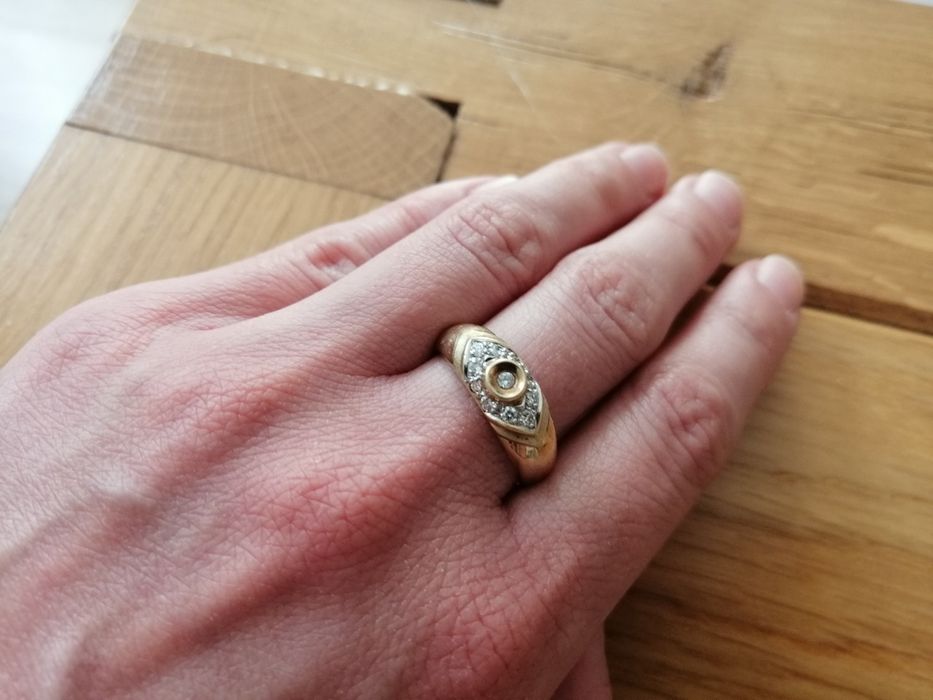 Pierścionek z diamentami