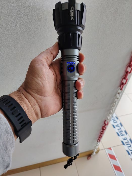 Feixe luz Animal e Violento–Alcance 800m 2500 Lúmens. Nova