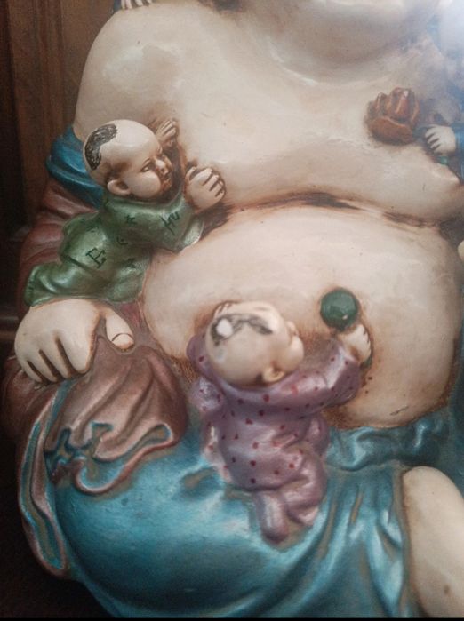 Estatueta Buddha risonho com crianças