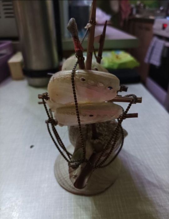 Żaglowiec z muszli morskich