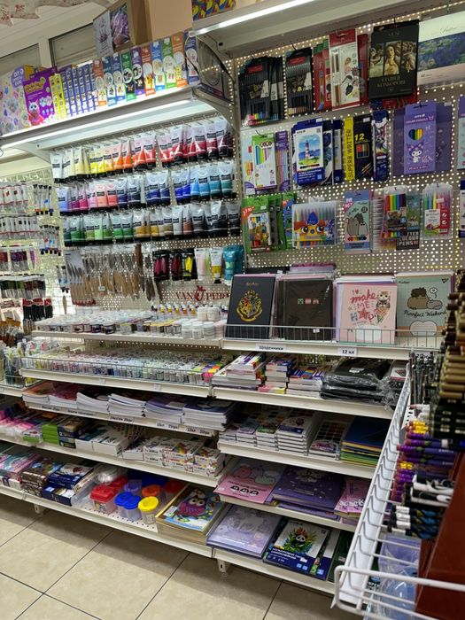 Продам меблі та обладнання для магазину канцтоварів