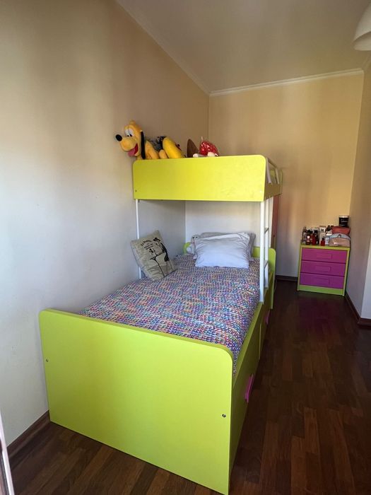 Vende-se conjunto de mobília em óptimo estado