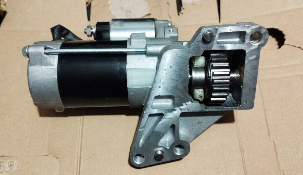 Motor de arranque completamente novo.