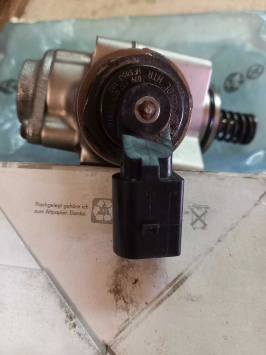 Топливный насос высокого давления VAG номер 079127025C 4.2 FSI V8