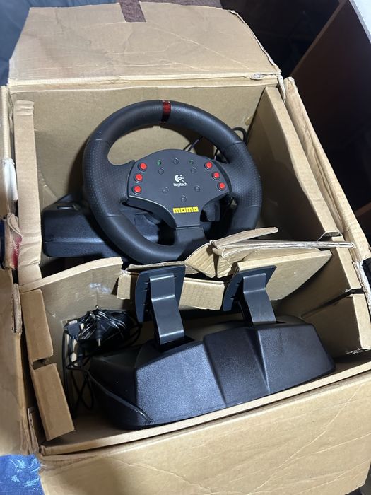 Продам Игровой Руль Logitech Momo Racing