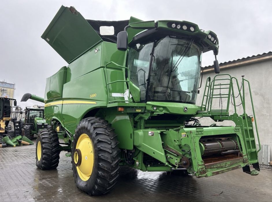 John Deere S680