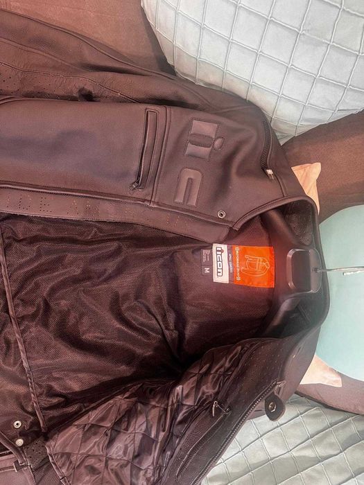 Casaco ICON em Pele com proteções MOTO - excelente estado