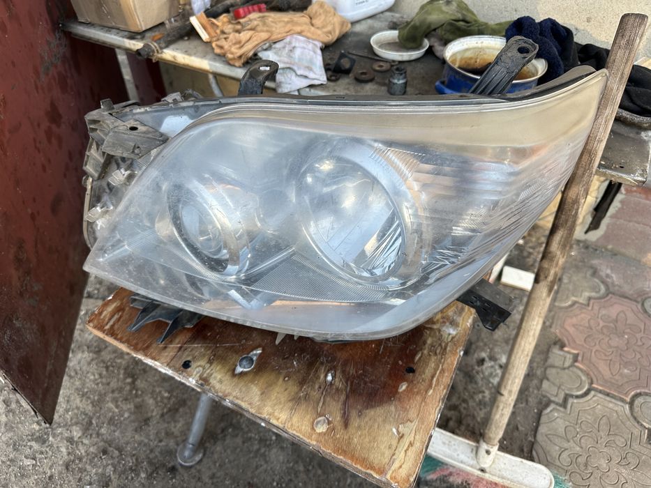 Продам фару,фара toyota land cruiser prado 150