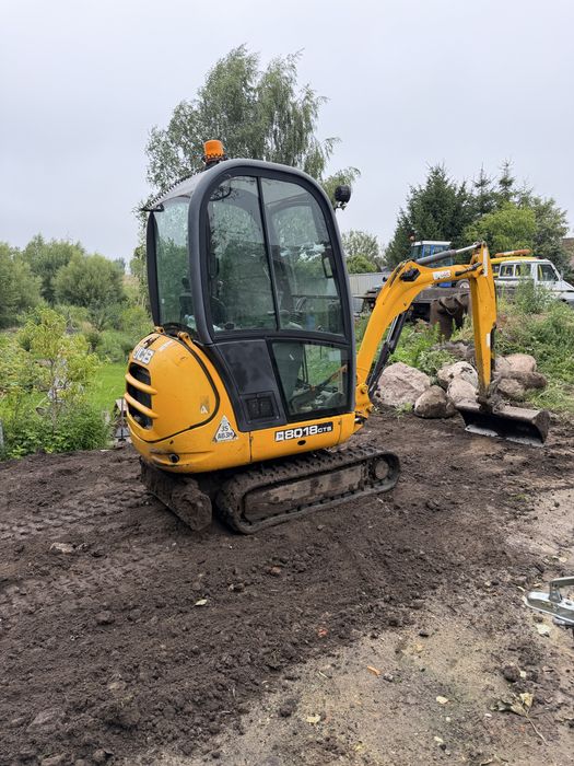 Minikoparka JCB CTS 8018