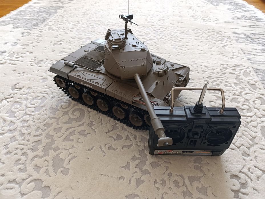 Танк Bulldog на радіо керуванні