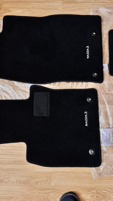 Нові оригінальні чорні велюрові коврики Mazda 3 седан
