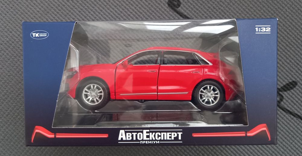 Машинка ауді q 8 інерційна