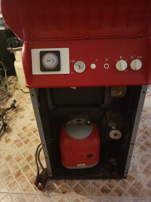 Caldeira Ferroli Aq. Central Gasóleo