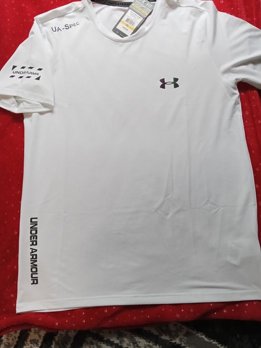Tszert bialy under armour