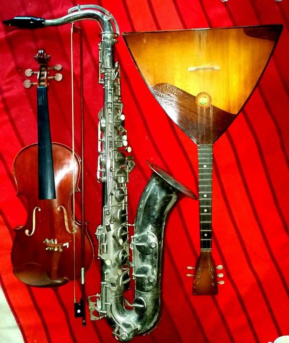 Конфетница,Старинные Вилки,Светильник,балалайка.