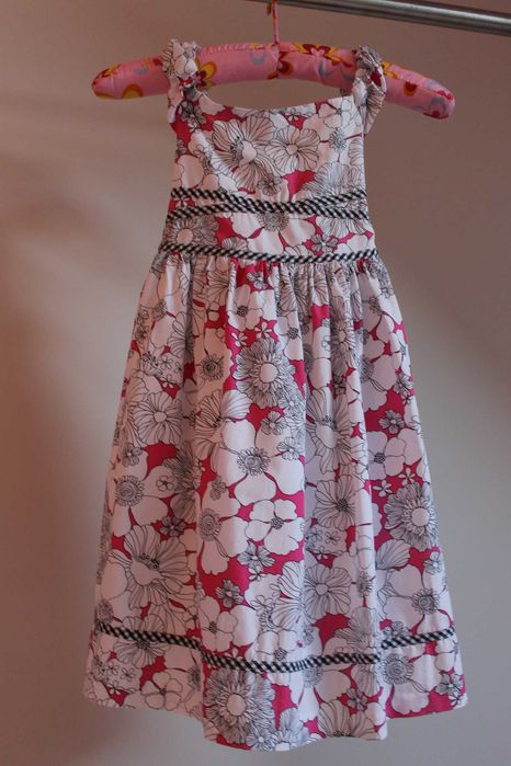 Śliczna sukienka dla dziewczynki