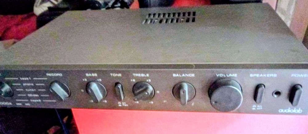 Amplificador Audiolab 8000A