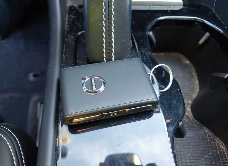 Volvo XC40 Recharge Pure Electric P8      2021