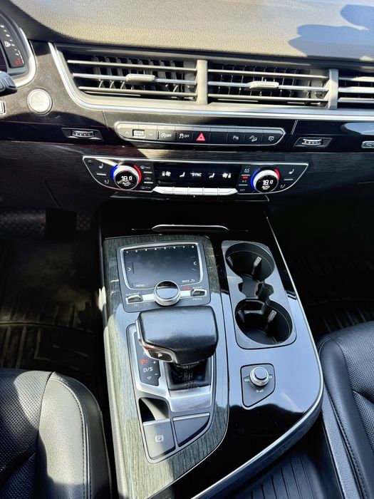 Audi Q7 2018 VIN WA1VAAF75JD051446 фото оголошення 12 з 17