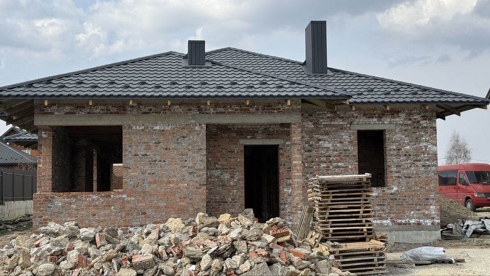 Будинок на стадії будівництва Єоселя