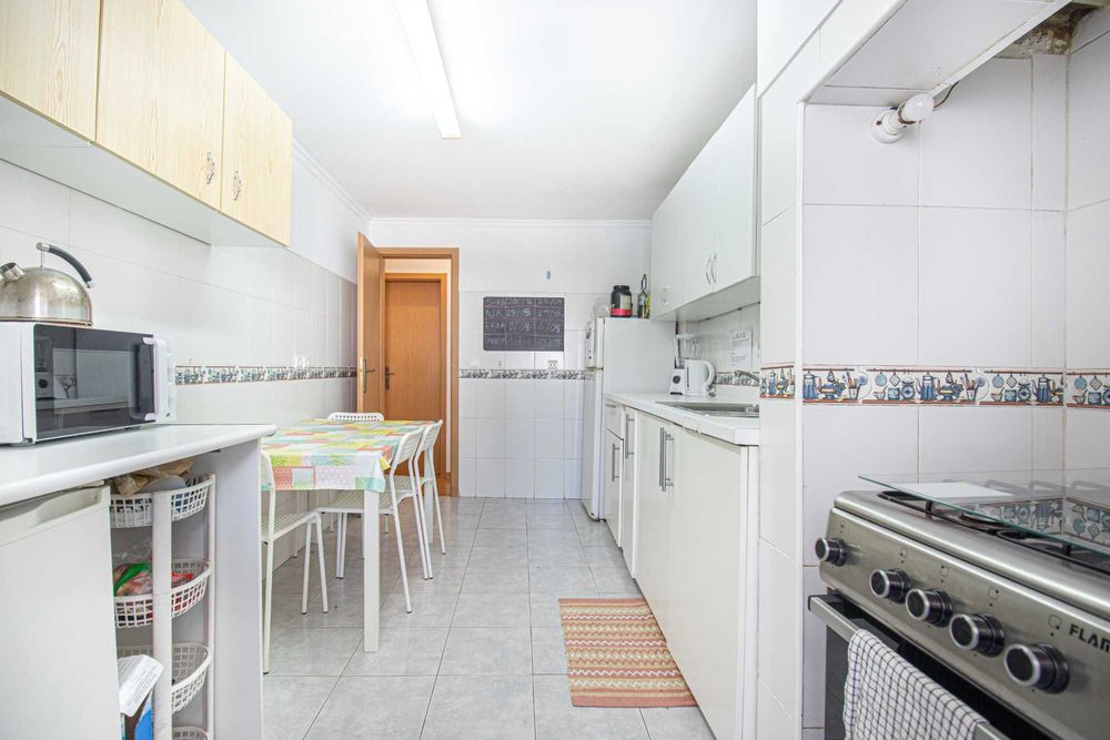 Quarto junto metro Martim Moniz com Recibo e despesas incluidas