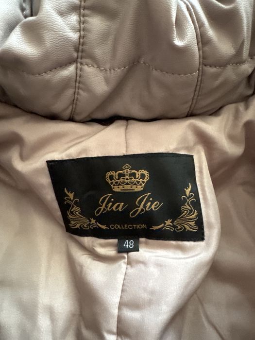 Жіноча зимова шкіряна куртка