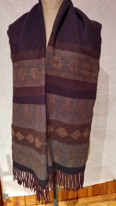 Męski,dwustronny szal z frędzlami.