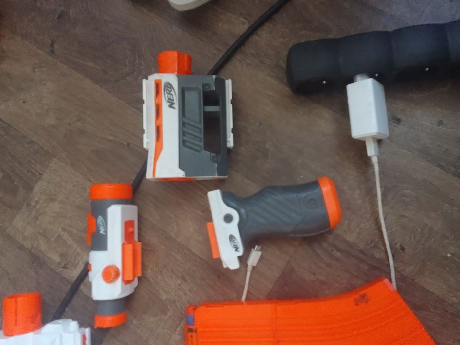 Zestaw pistoletów nerf i inne