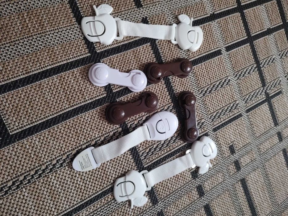 zabezpieczenia do szafek różne