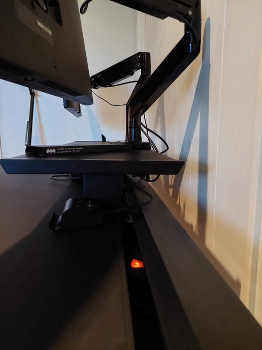 Secretária/Standing Desk Secretlab Magnus Pro XL com vários extras