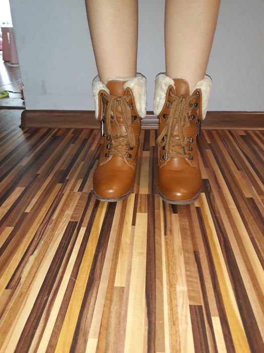 Botki ocieplane na słupku