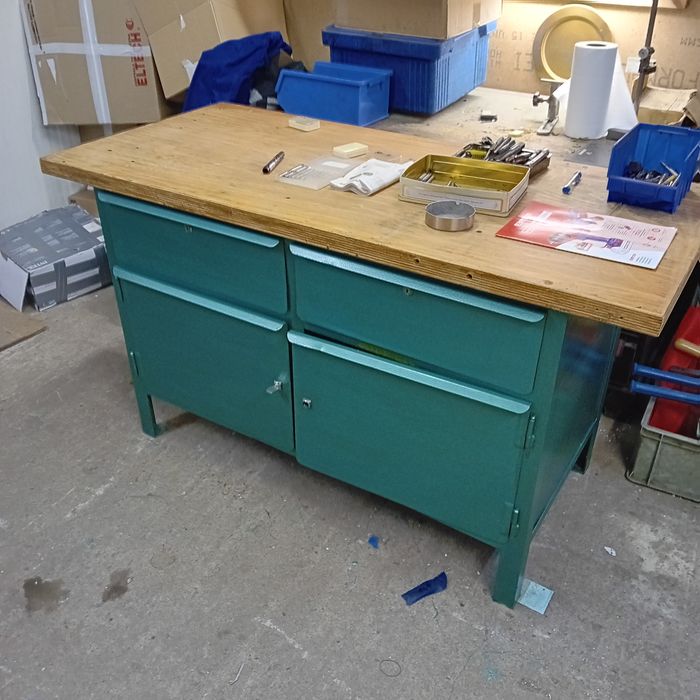 Stół warsztatowy narzędziowy .