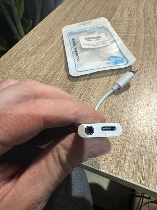 adapter Lightning do złącza 3,5 mm Jack oraz portu ładowania Lightning