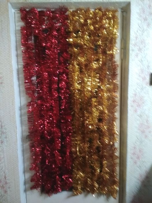 Мишура, новогоднее украшение.