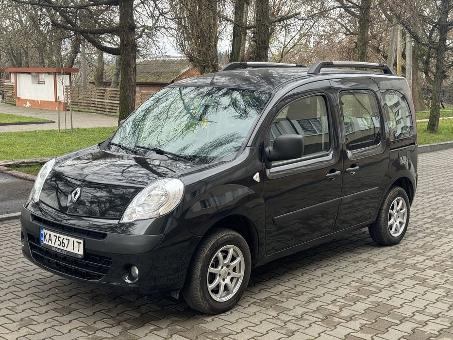 Авто на повному ходу, технічно в ідеальному стані! Ходова вся обслужена, нічого не стукає! Мотор коробка без зауважень. Салон в гарному стані, деталі за телефоном!