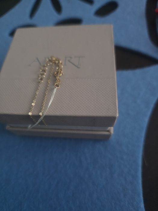 Piekny zloty naszyjnik