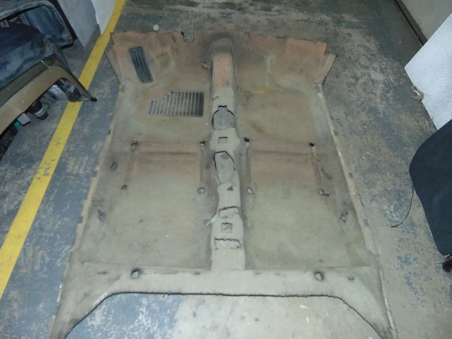 Alfa Romeo 33 1º modelo alcatifa chão
