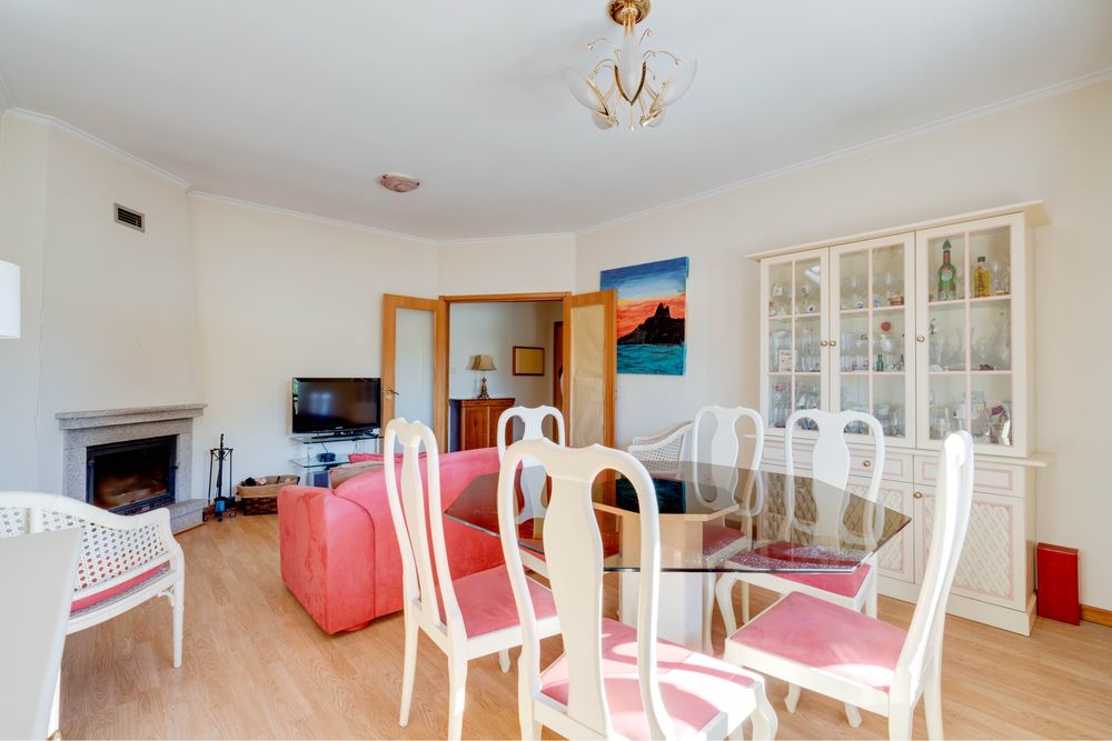 Apartamento T3 em Grijo - Vila Nova de Gaia - Condominio fechado - Box c/ Arrumos privado e lugar de Estacionamento