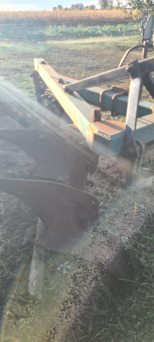 Плуг 3 корпусний