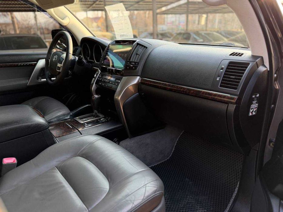 Toyota Land Cruiser 200 2007p