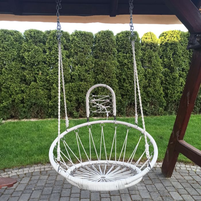 Fotel wiszący ogrodowy z oparciem.